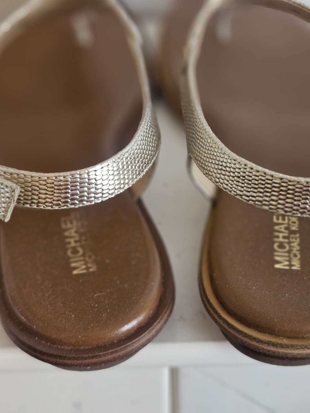 MICHAEL KORS Women's Gold Metallic T-Strap Sandals Size 8 Like New, Worn Once. - Picture 6 of 7